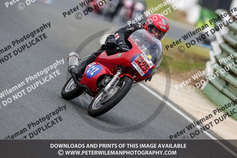 Vintage motorcycle club;eventdigitalimages;mallory park;mallory park trackday photographs;no limits trackdays;peter wileman photography;trackday digital images;trackday photos;vmcc festival 1000 bikes photographs